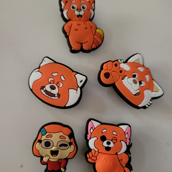 Turning Red 5pc Jibbitz Bundle - Picture 1 of 3